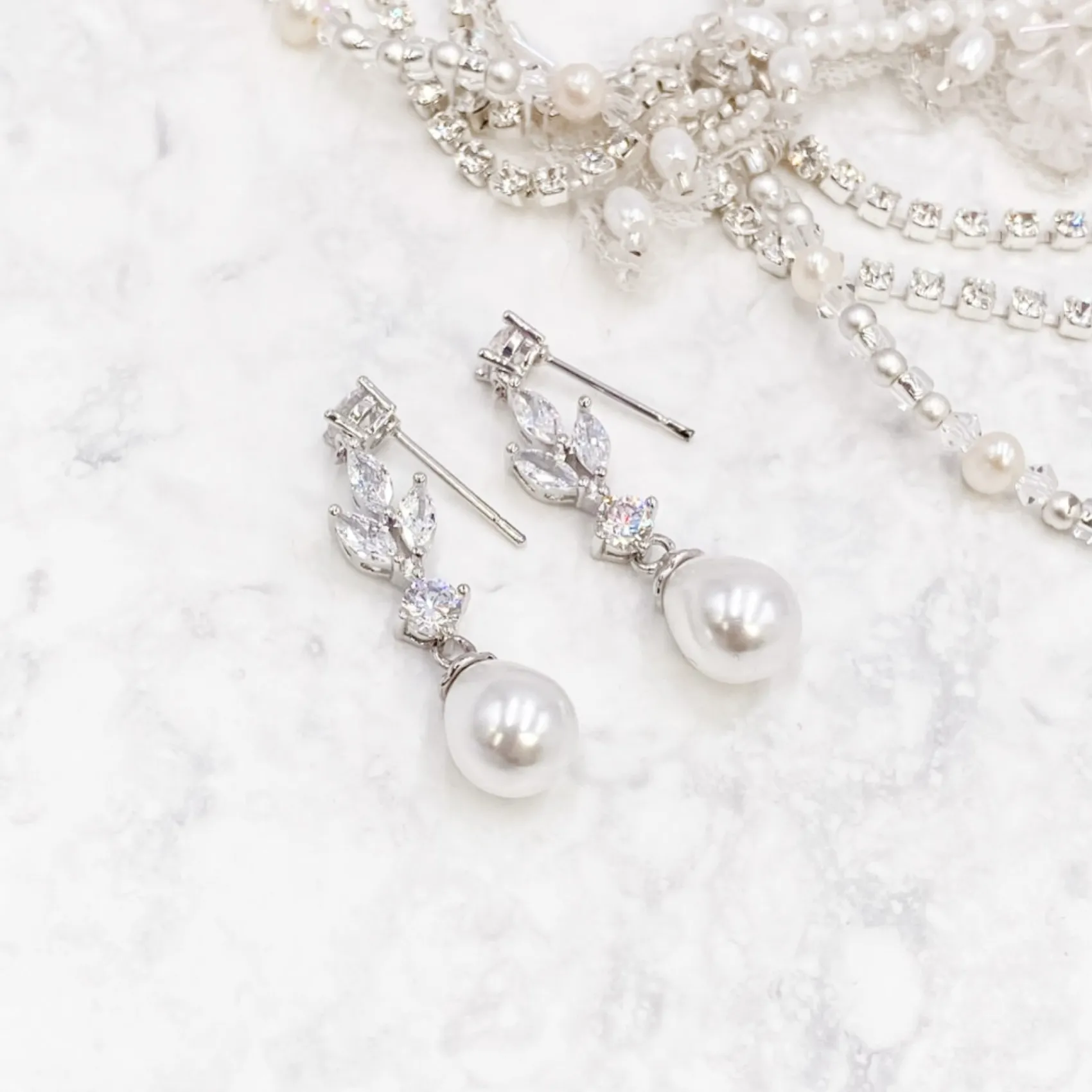 Lace & Favour Abella Tropfenohrringe mit kubischen Zirkonen und Perlen* Geschenke Für Die Braut | Perlen-hochzeitsschmuck