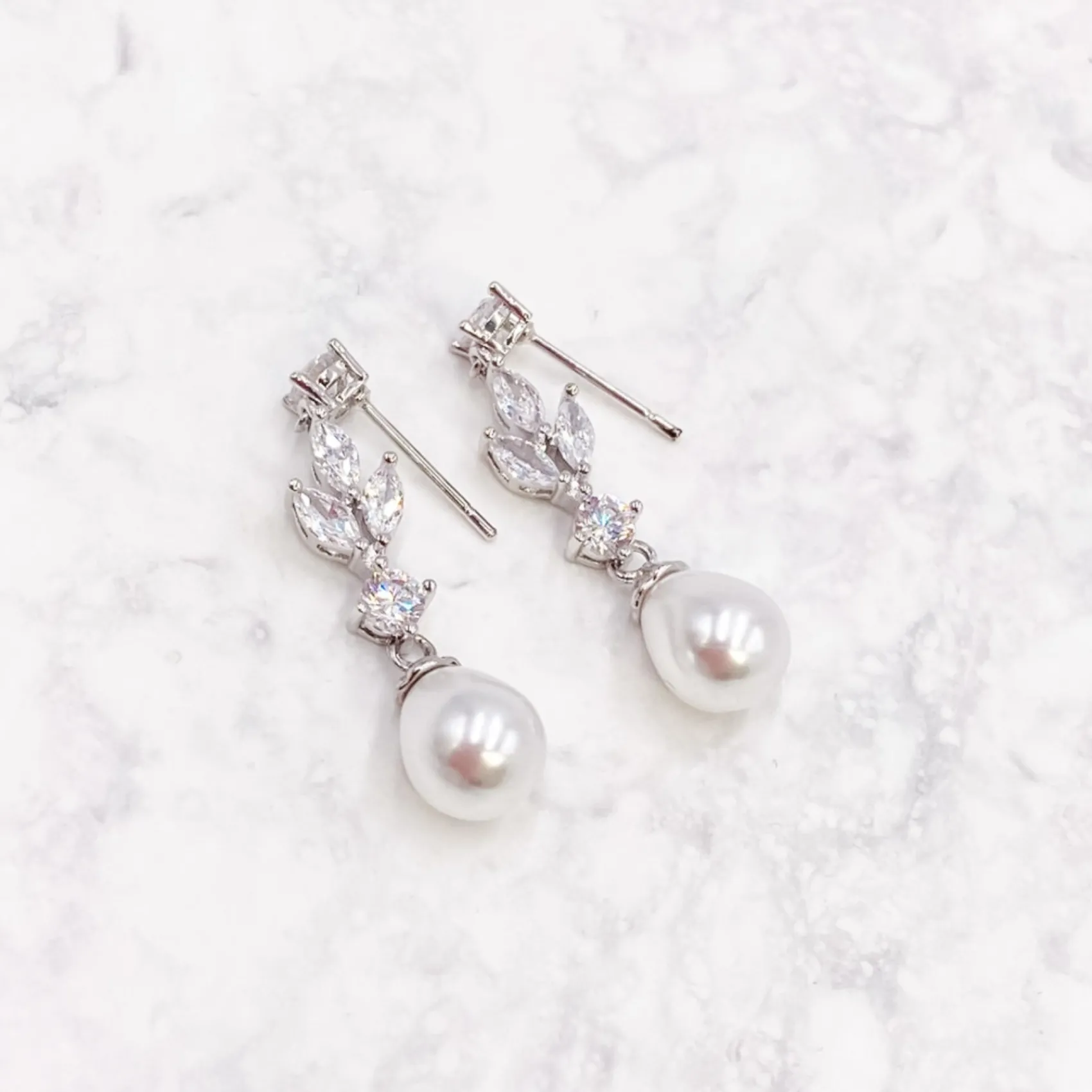 Lace & Favour Abella Tropfenohrringe mit kubischen Zirkonen und Perlen* Geschenke Für Die Braut | Perlen-hochzeitsschmuck