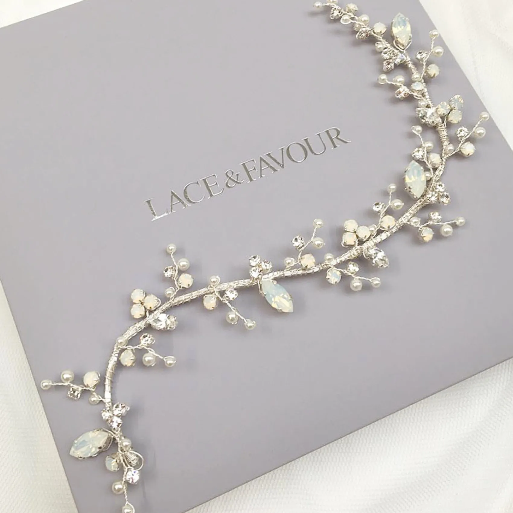 Beads & Beyond Adeline Opal Kristall und Perle Hochzeit Haarsträhne* Haarschmuck Aus Kristall | Blaue Haar-accessoires
