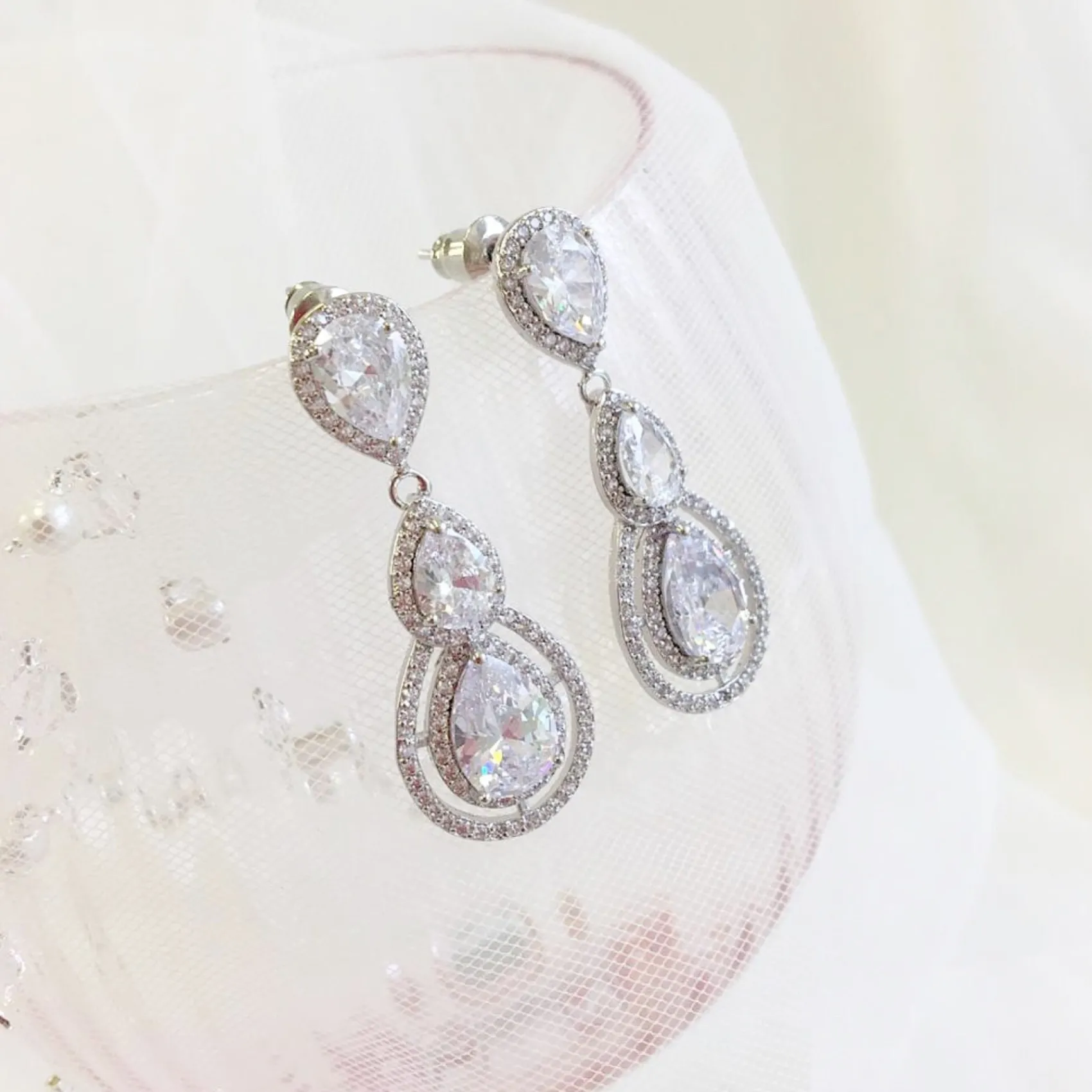 Lace & Favour Alessandra Vintage inspirierte Kristall-Kronleuchter-Ohrringe* Silberner Abschlussball-schmuck | Abschlussball-ohrringe
