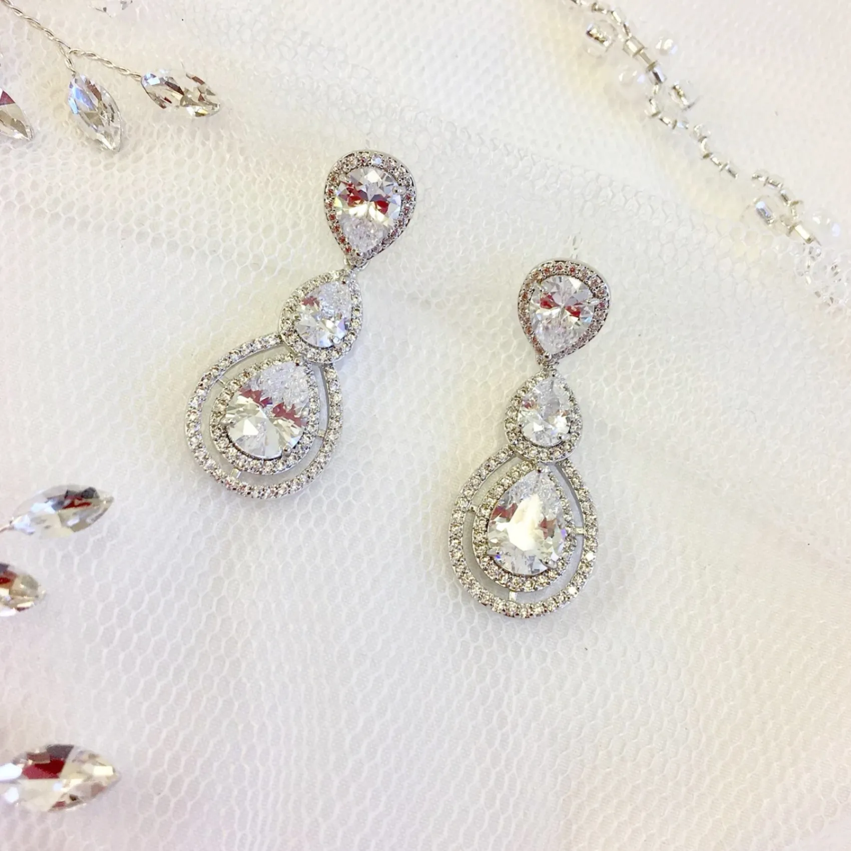 Lace & Favour Alessandra Vintage inspirierte Kristall-Kronleuchter-Ohrringe* Silberner Abschlussball-schmuck | Abschlussball-ohrringe