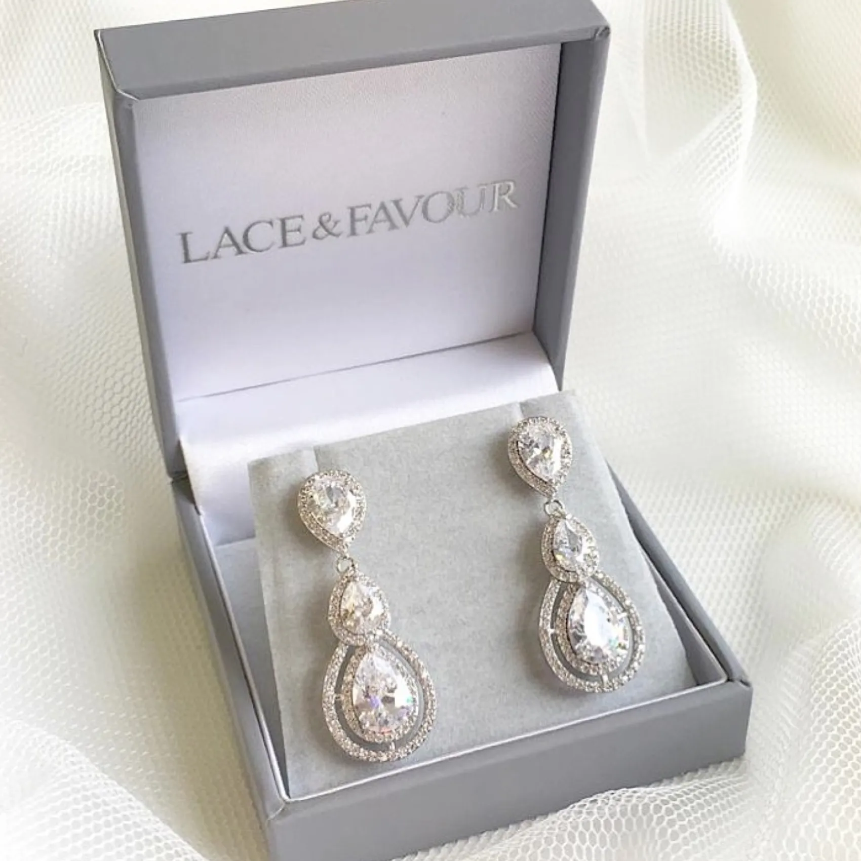 Lace & Favour Alessandra Vintage inspirierte Kristall-Kronleuchter-Ohrringe* Silberner Abschlussball-schmuck | Abschlussball-ohrringe