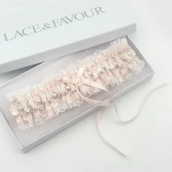 Boudoir Couture Amor Blassrosa Spitze Hochzeit Strumpfband mit Perle Detail* Geschenke Für Die Braut | Strumpfbänder Für Bräute