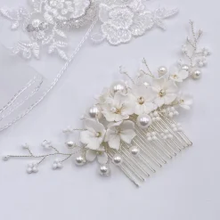 Lace & Favour Anemone Elfenbein Porzellan Blumen und Perle Hochzeit Haarkamm* Perlen-haarschmuck | Silberne Haar-accessoires