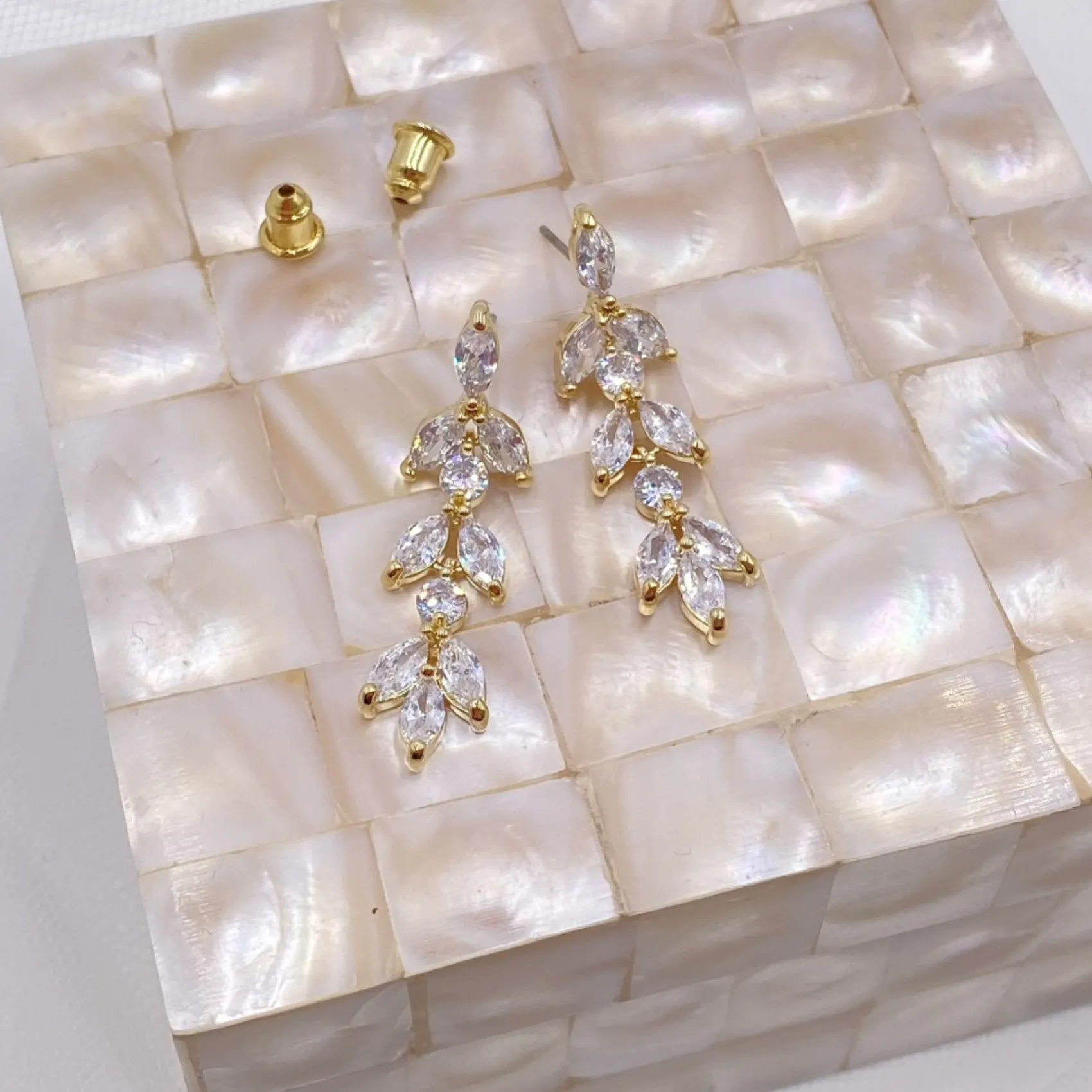 Lace & Favour Aria Gold Cubic Zirkonia Tropfen-Ohrringe* Goldener Abschlussball-schmuck | Abschlussball-ohrringe