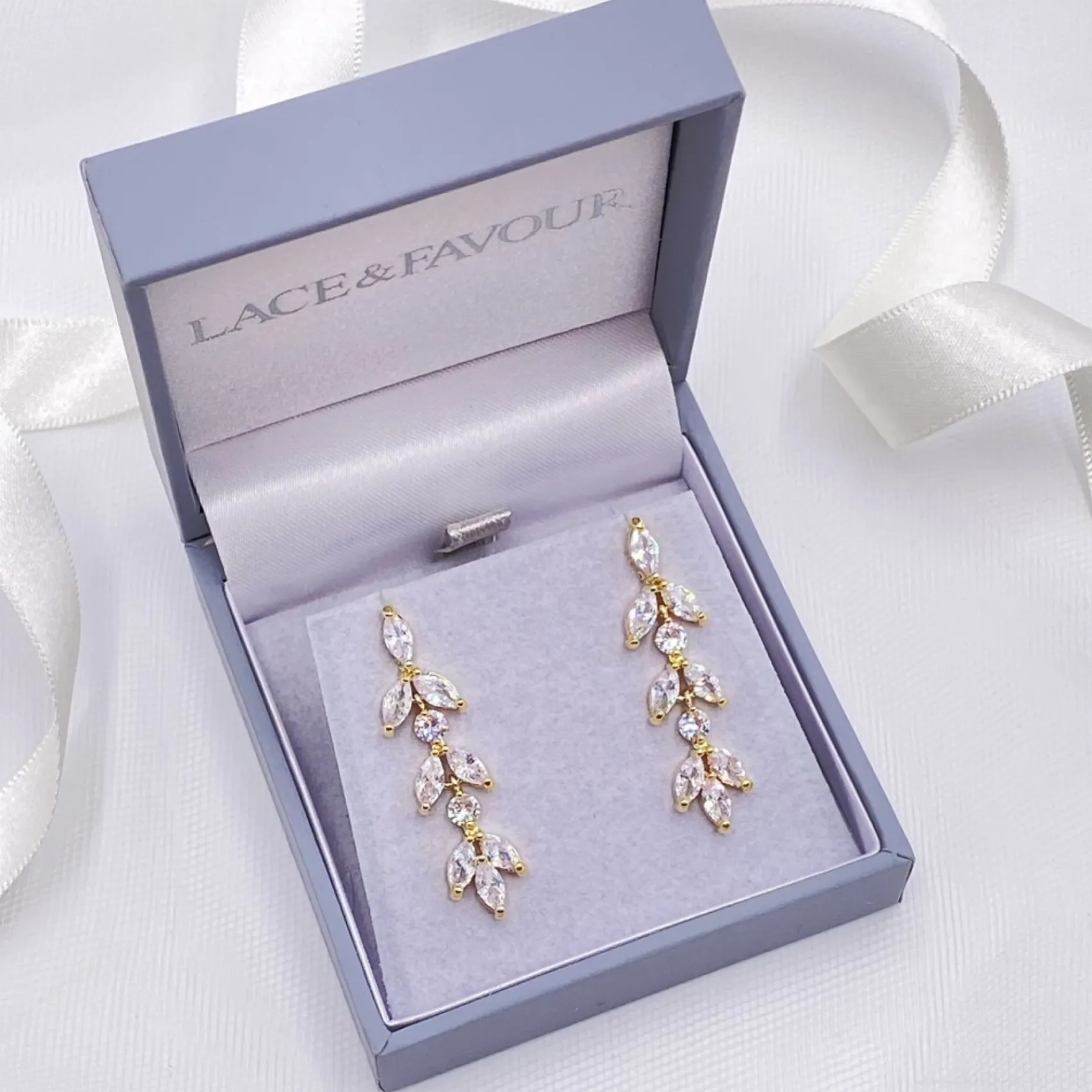 Lace & Favour Aria Gold Cubic Zirkonia Tropfen-Ohrringe* Goldener Abschlussball-schmuck | Abschlussball-ohrringe