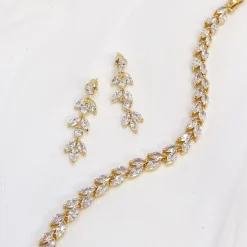 Lace & Favour Aria Gold Cubic Zirkonia Tropfen-Ohrringe* Goldener Abschlussball-schmuck | Abschlussball-ohrringe