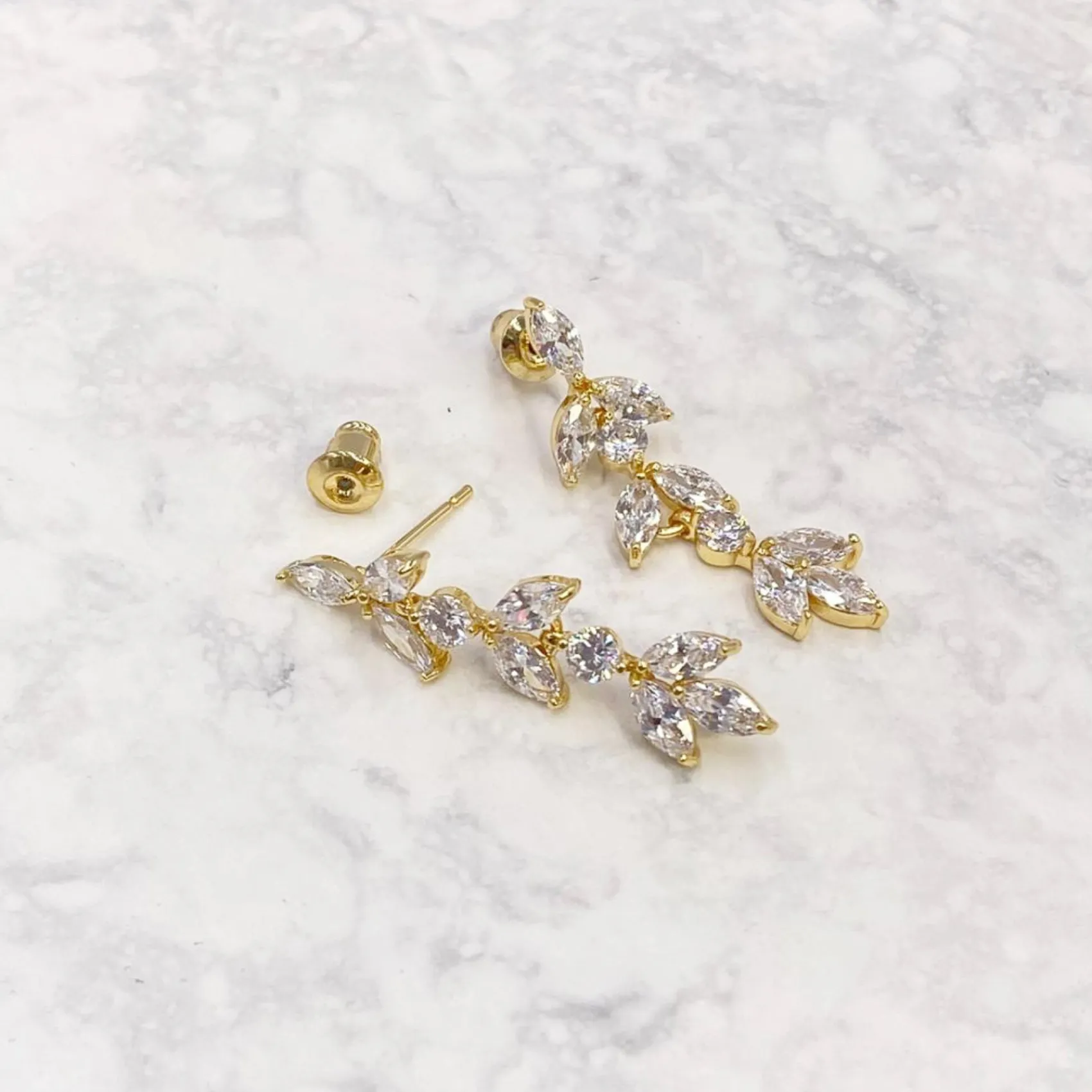 Lace & Favour Aria Gold Cubic Zirkonia Tropfen-Ohrringe* Goldener Abschlussball-schmuck | Abschlussball-ohrringe