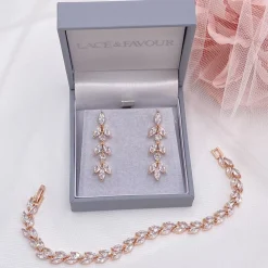 Lace & Favour Aria Rose Gold Cubic Zirkonia Tropfenohrringe* Geschenke Für Brautjungfern | Kristall-hochzeitsschmuck