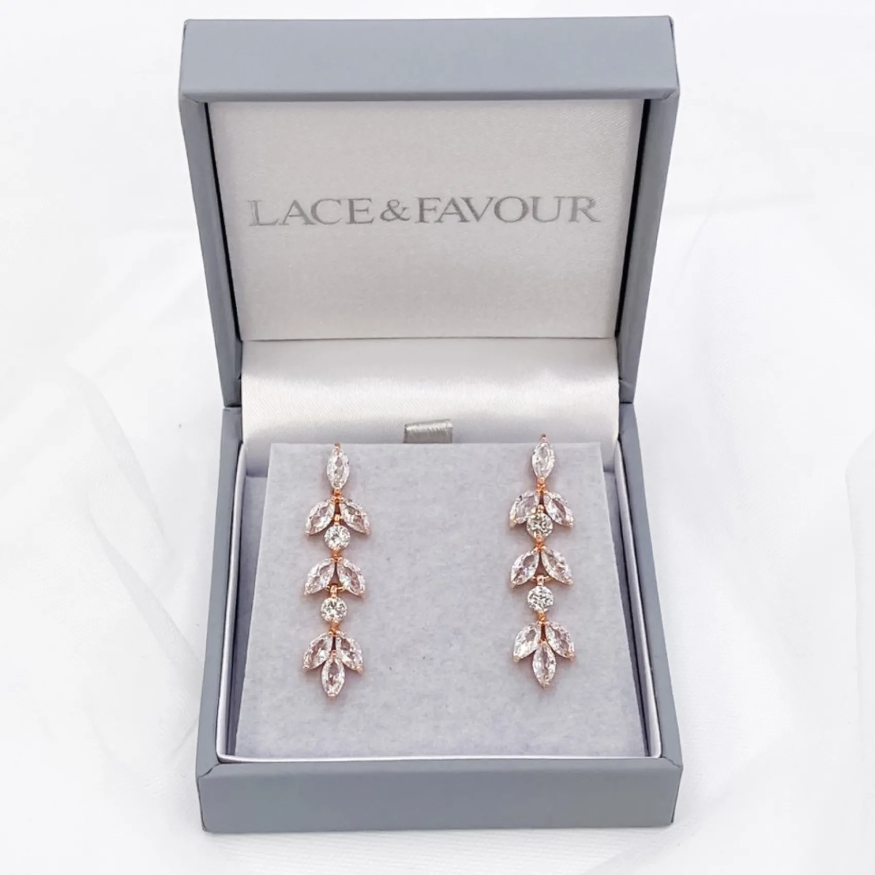 Lace & Favour Aria Rose Gold Cubic Zirkonia Tropfenohrringe* Geschenke Für Brautjungfern | Kristall-hochzeitsschmuck