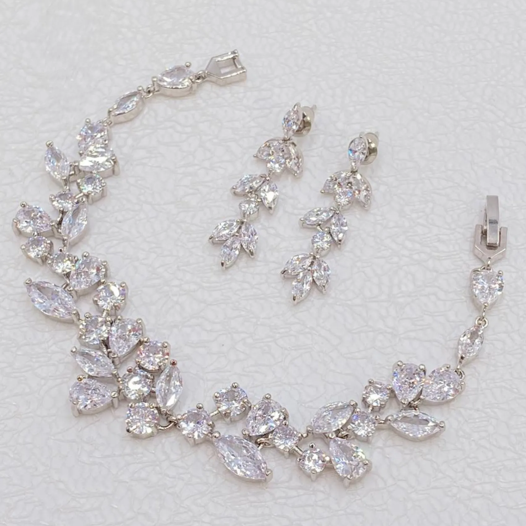 Lace & Favour Aria Silber Cubic Zirkonia Tropfen Ohrringe* Silberner Abschlussball-schmuck | Abschlussball-ohrringe