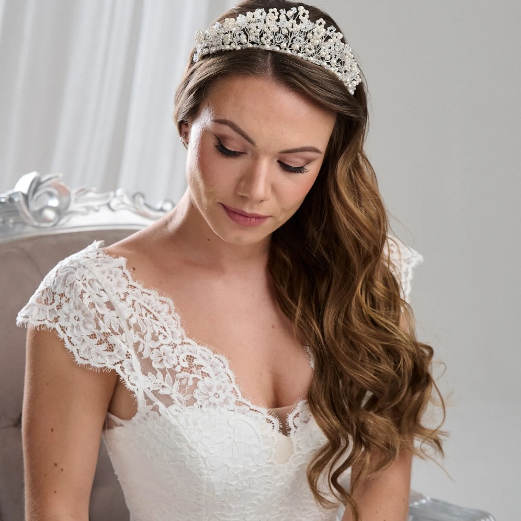 Arianna Florale Perle und Kristall Statement Tiara AR749* Perlen-haarschmuck | Silberne Haar-accessoires