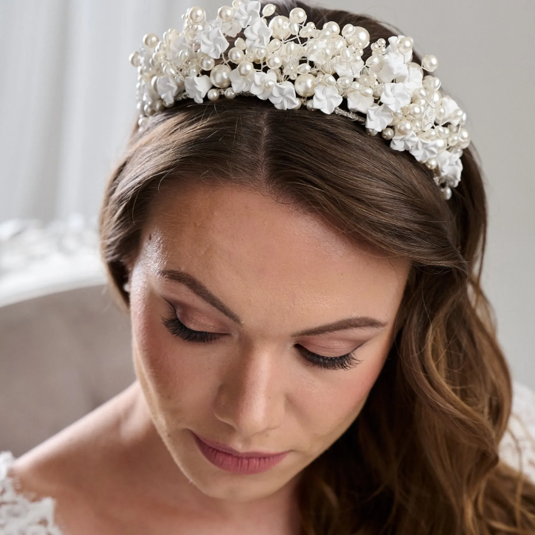 Arianna Statement-Perle und Blumen-Krone AR717* Perlen-haarschmuck | Silberne Haar-accessoires