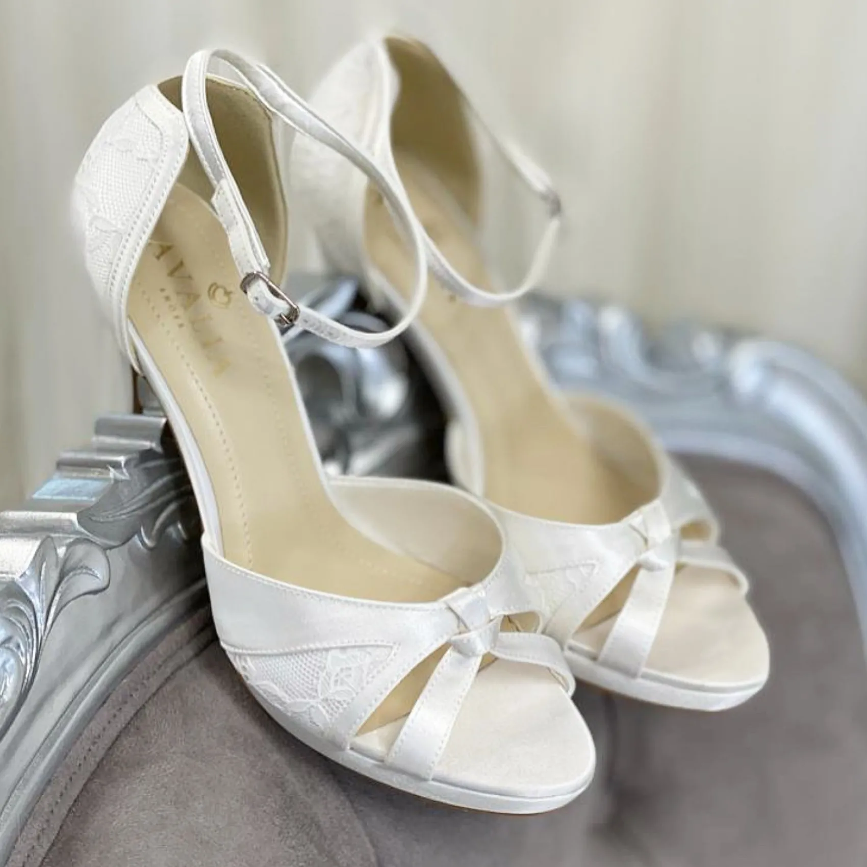 Avalia Shoes Avalia Alba Elfenbein Satin und Spitze Peep Toe Plattform Sandalen* Hochzeitsschuhe | Hochhackige Schuhe