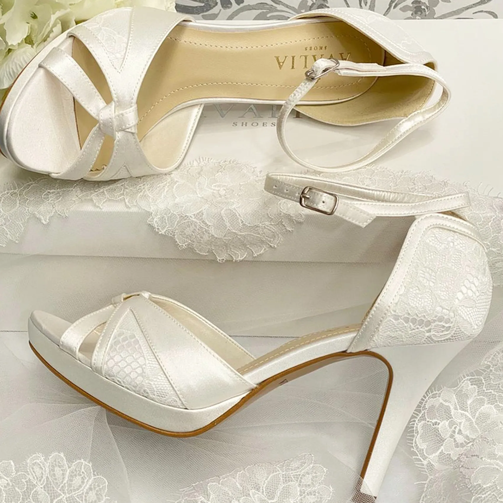 Avalia Shoes Avalia Alba Elfenbein Satin und Spitze Peep Toe Plattform Sandalen* Hochzeitsschuhe | Hochhackige Schuhe