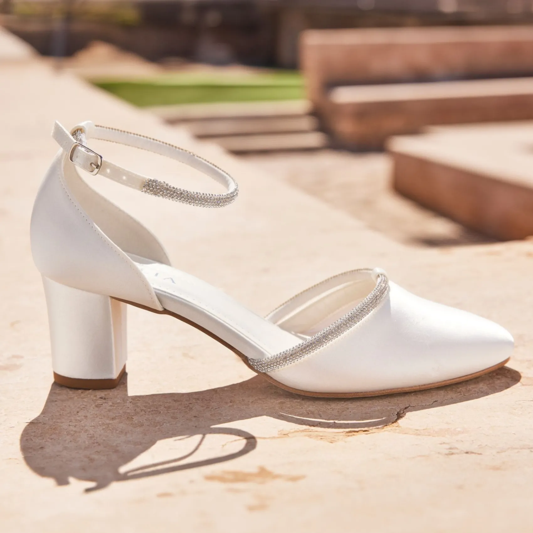 Avalia Shoes Avalia Nel Elfenbein Satin und Diamanten Knöchelriemen Mid Block Heels* Glitzernde Ballschuhe | Silberne Ballschuhe