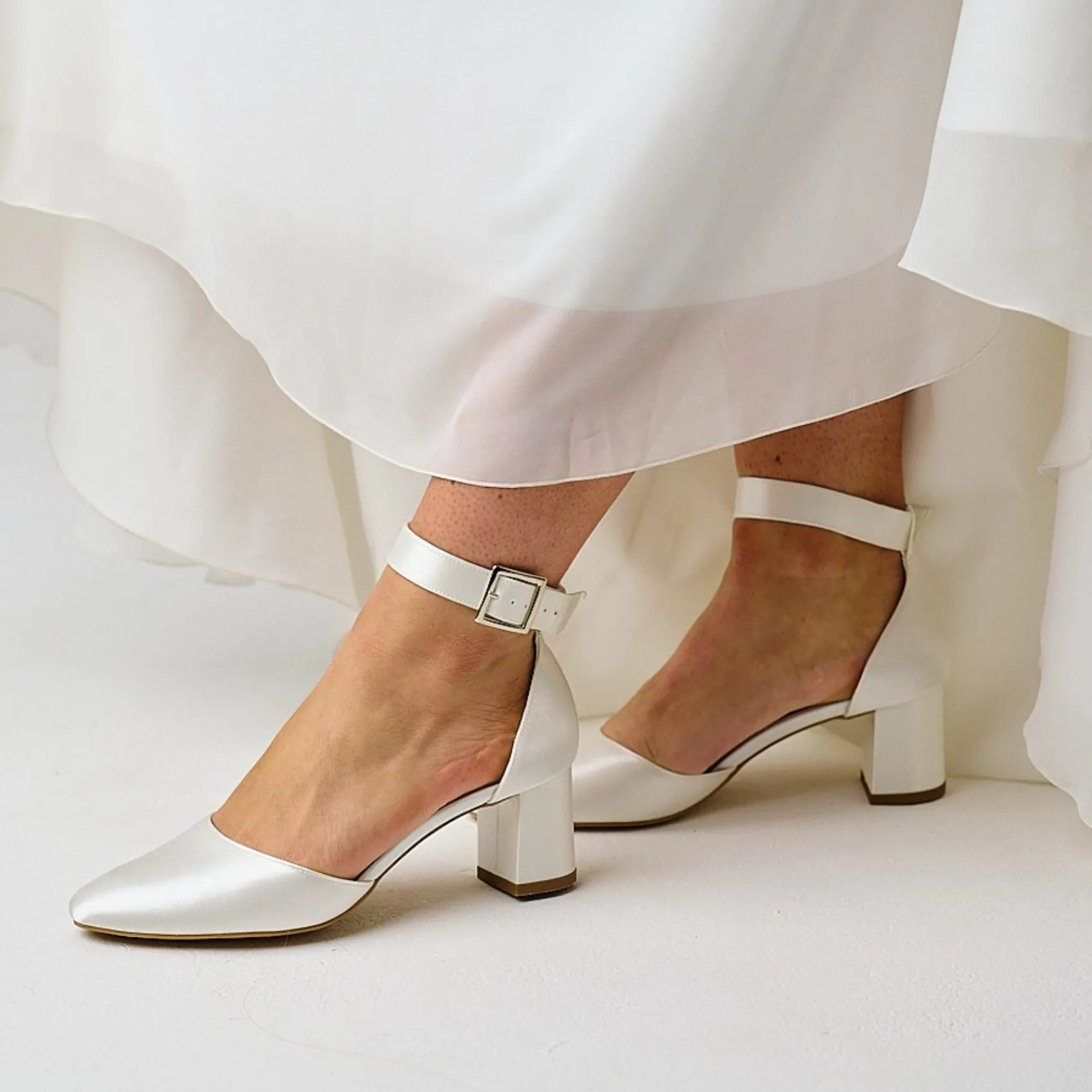 Avalia Shoes Avalia Vera Elfenbein Satin Breite Knöchelriemen Blockabsatz Schuhe* Hochzeitsschuhe | Schuhe Mit Mittlerem Absatz