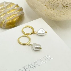 Lace & Favour Bali Gold Süßwasserperlen Huggie Hoop Ohrringe* Geschenke Für Brautjungfern | Geschenke Für Die Braut