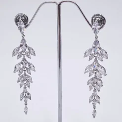 Lace & Favour Belize Statement Cubic Zirkonia lange Tropfenohrringe* Silberner Abschlussball-schmuck | Abschlussball-ohrringe