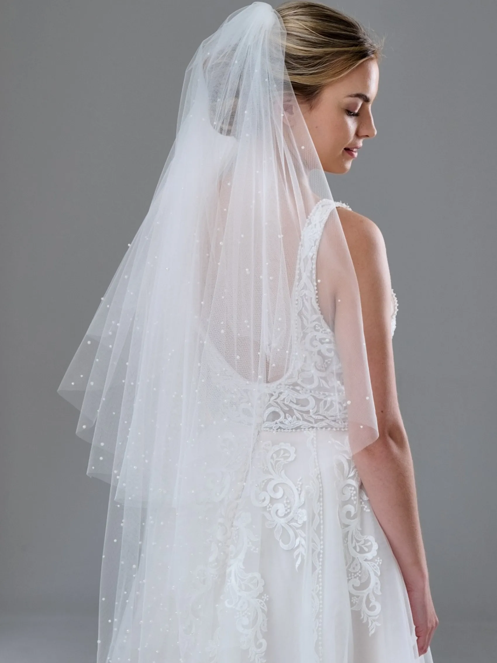 Twilight Designs Bellavue Elfenbein zweistufiger Schleier mit Perlenbesatz und Schnittkante* Zweistufiger Schleier | Fingerspitzen-schleier