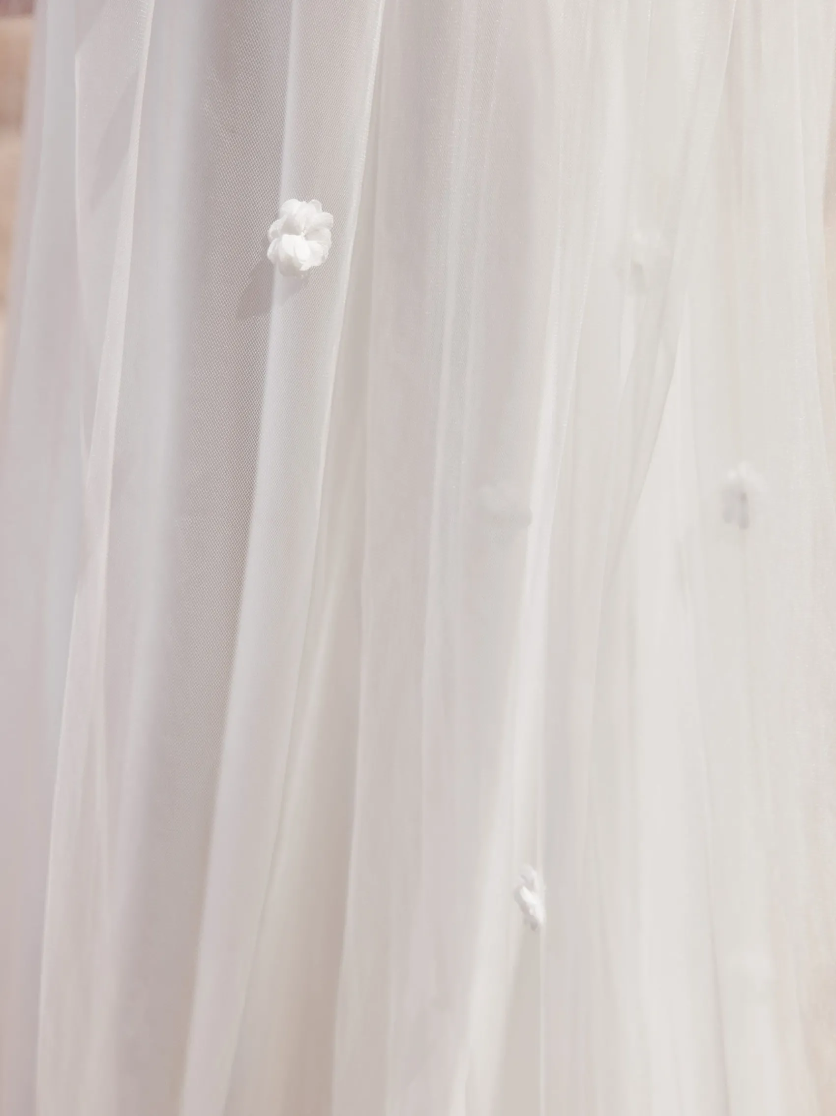 Bianco Evento Bianco Elfenbein einstufige verstreute Blume Kapelle Schleier S518* Einstufige Schleier | Kapelle Länge & Kathedrale Schleier