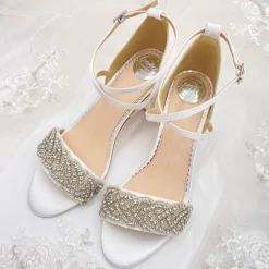 Perfect Bridal Blair Elfenbein Satin Kristall verschönert Blockabsatz Sandalen Weit Fit* Schuhe Mit Mittlerem Absatz | Hochzeitsschuhe