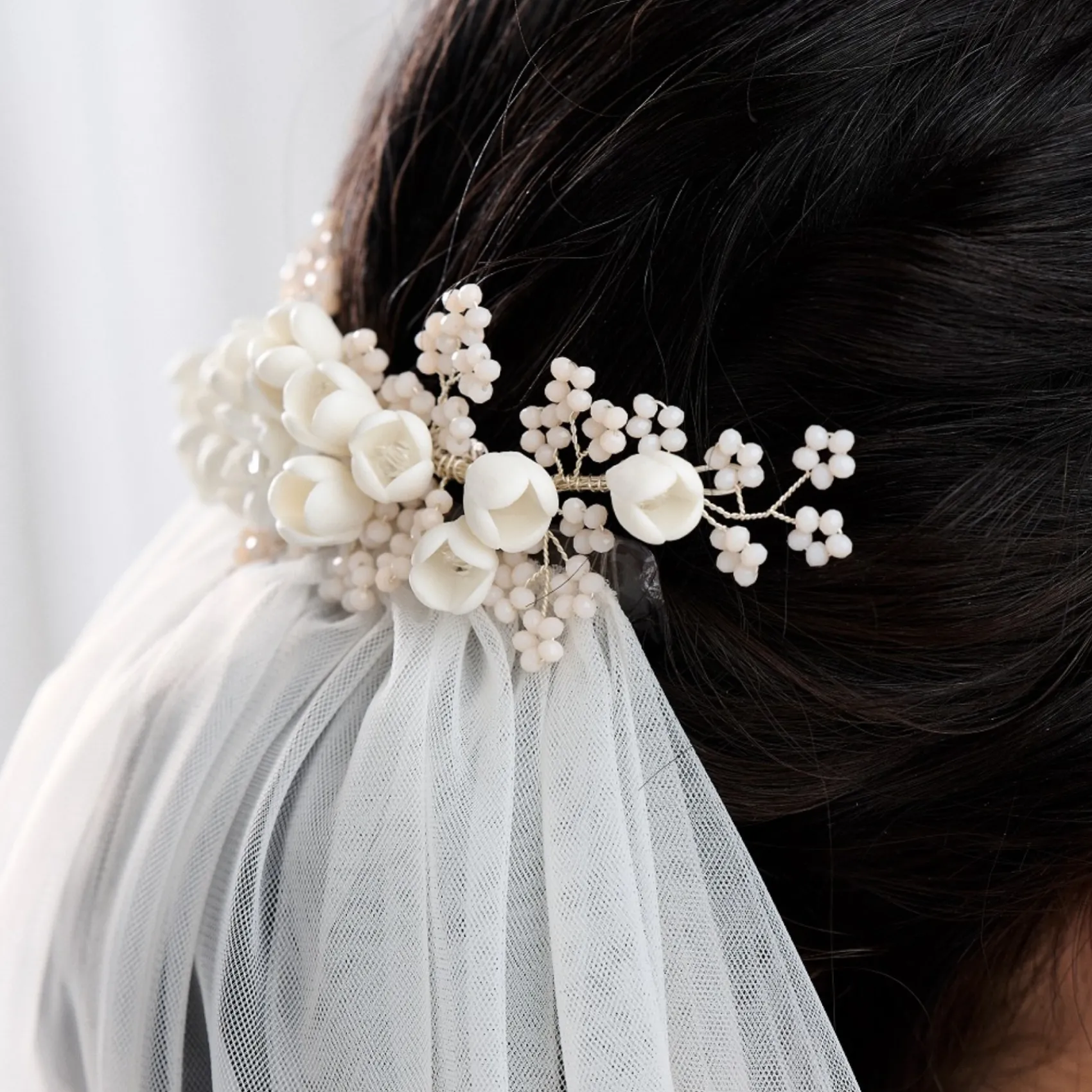 Lace & Favour Blossom Porzellan Blumen und Blush Perlen Hochzeit Haarkamm* Perlen-haarschmuck | Silberne Haar-accessoires