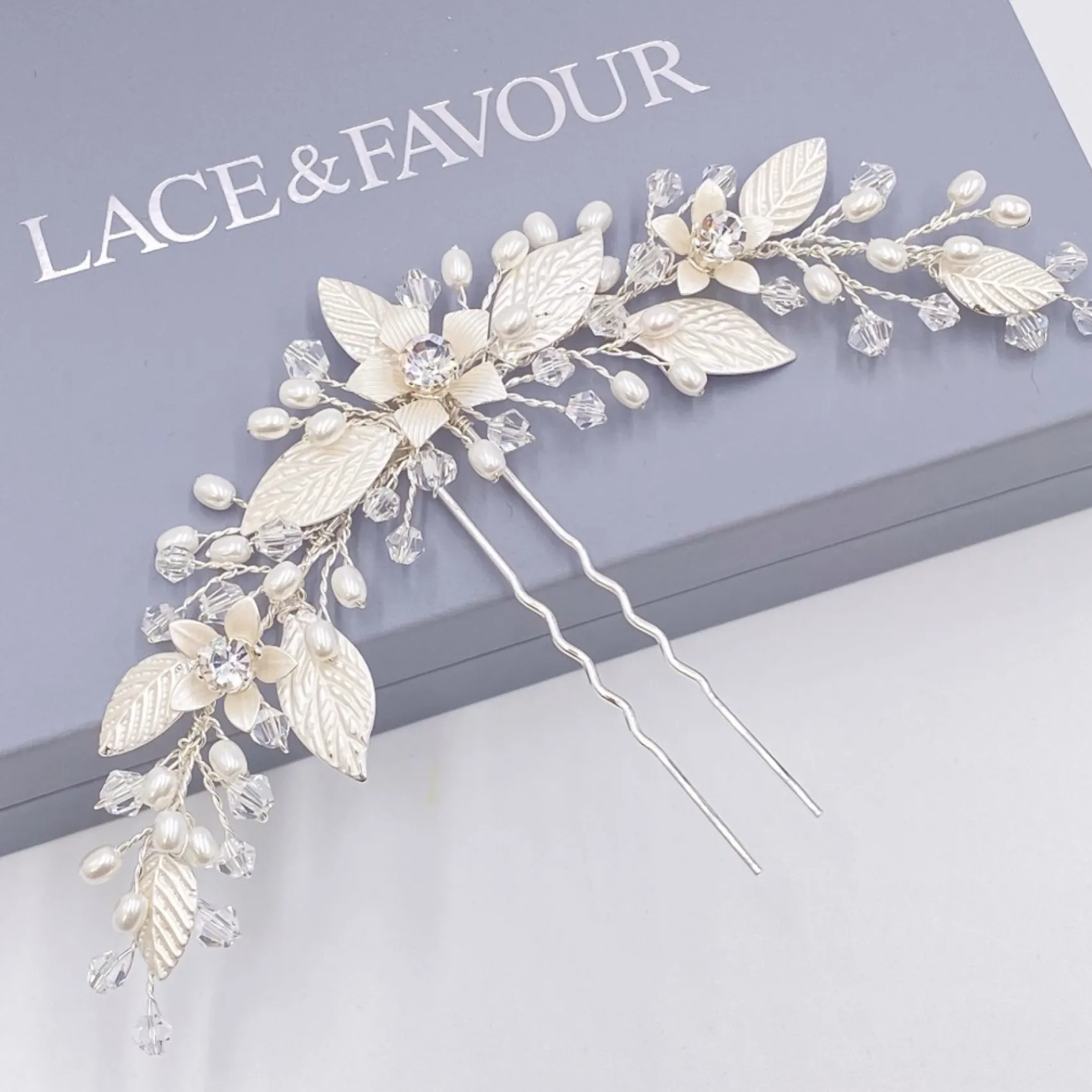 Twilight Designs Carlene Silber Blumen und Blätter Haarnadel* Perlen-haarschmuck | Silberne Haar-accessoires
