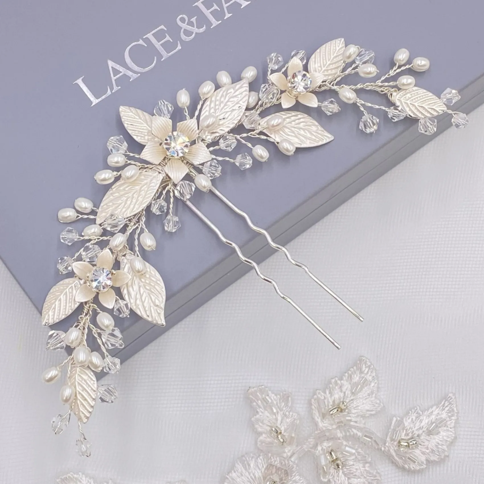 Twilight Designs Carlene Silber Blumen und Blätter Haarnadel* Perlen-haarschmuck | Silberne Haar-accessoires