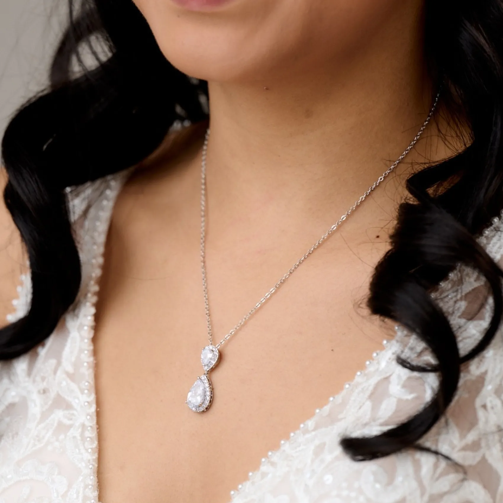 Lace & Favour Celeste Chic Crystal verschönert Anhänger Halskette (Silber)* Silberner Abschlussball-schmuck | Abschlussball-halsketten