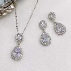 Lace & Favour Celeste Chic Crystal verschönert Anhänger Halskette (Silber)* Silberner Abschlussball-schmuck | Abschlussball-halsketten