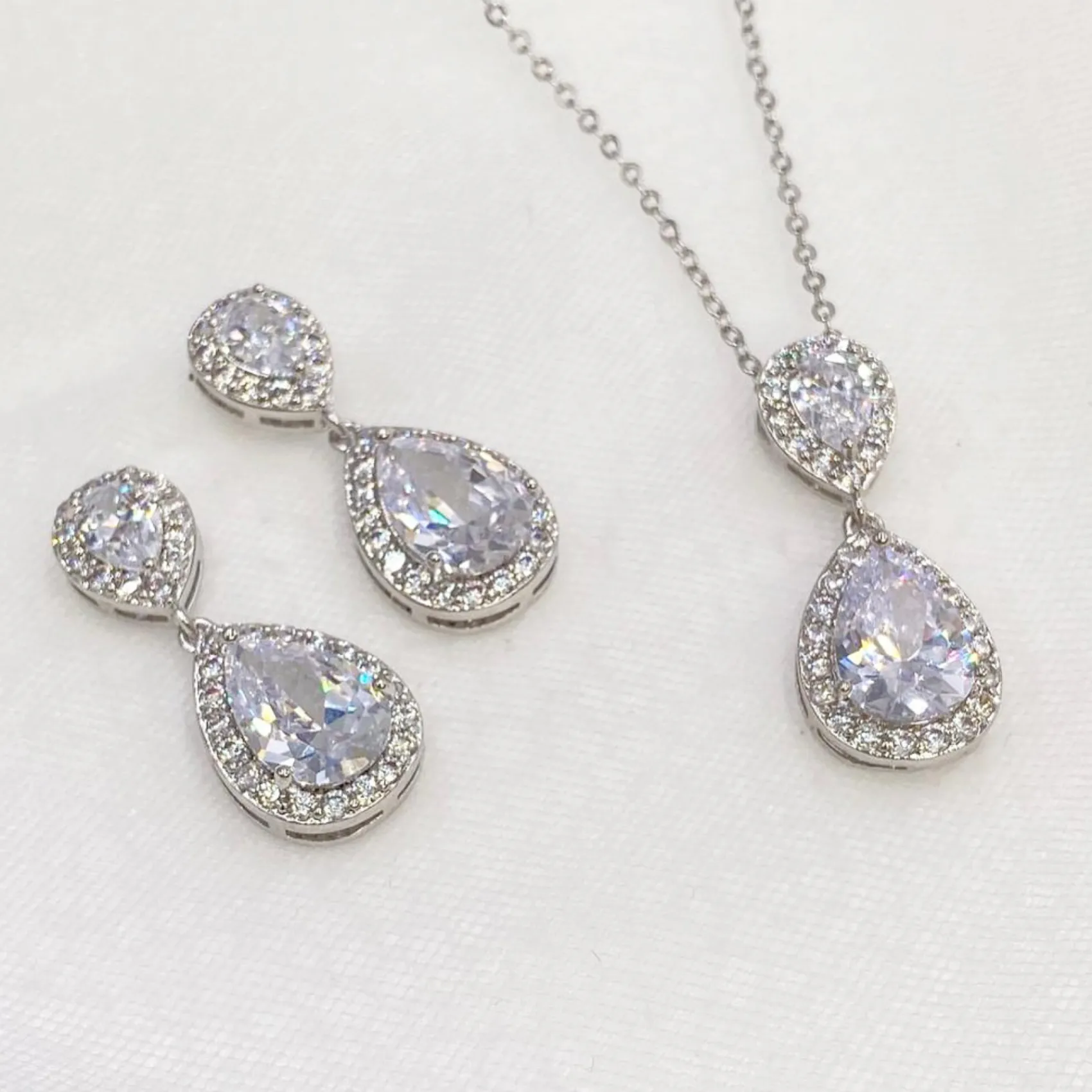 Lace & Favour Celeste Chic Crystal verschönert Anhänger Halskette (Silber)* Silberner Abschlussball-schmuck | Abschlussball-halsketten