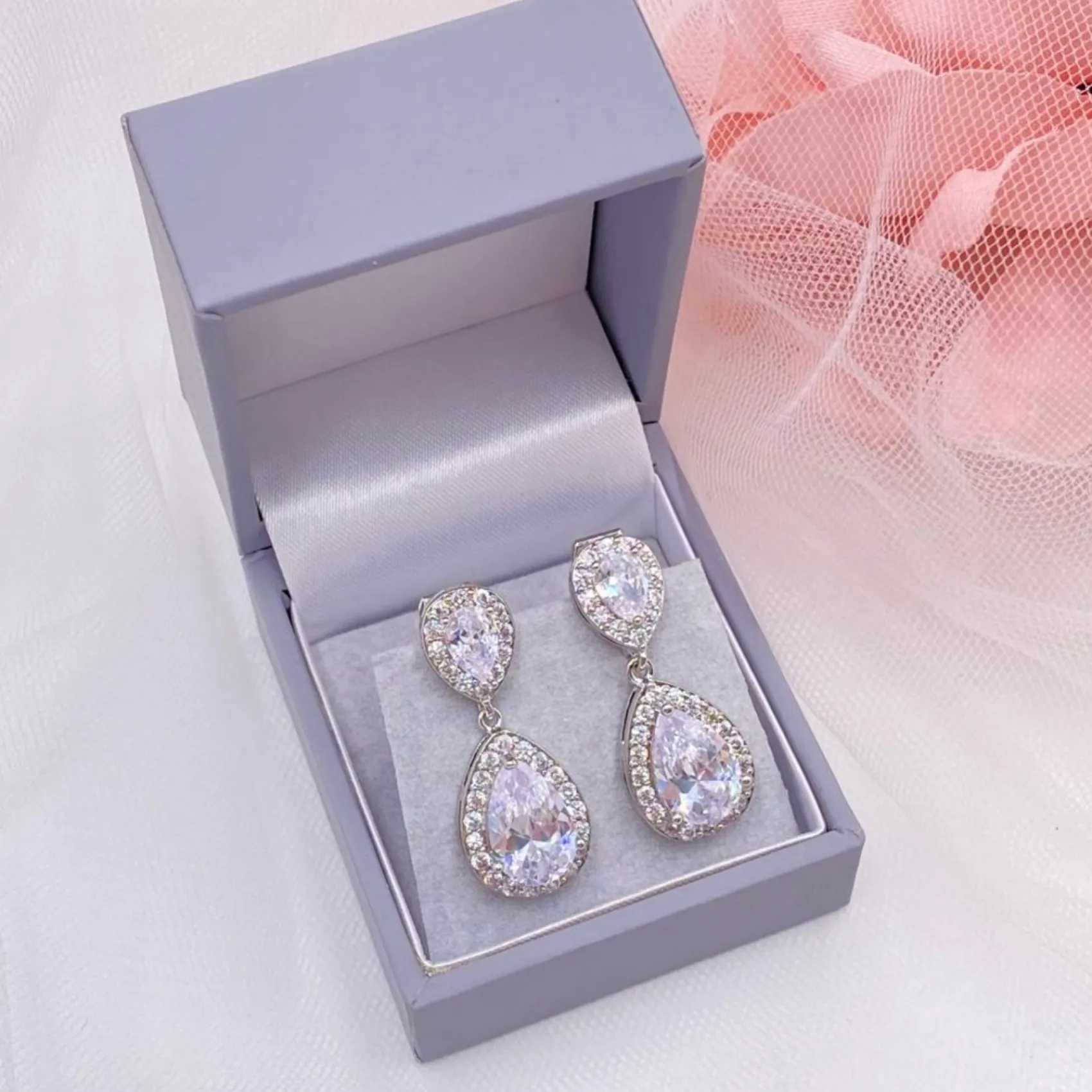 Lace & Favour Celeste Clip On Silber Kristall verschönert Hochzeit Ohrringe* Silberner Abschlussball-schmuck | Abschlussball-ohrringe
