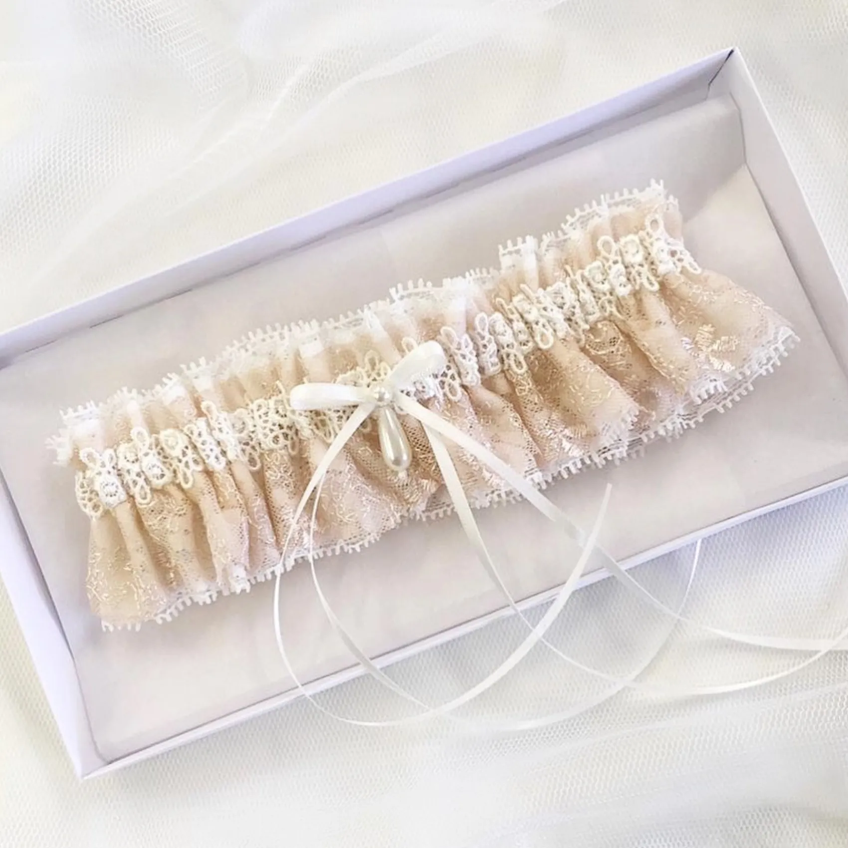 Boudoir Couture Chantilly Blush Floral Spitze Braut Strumpfband mit Perle Tropfen* Geschenke Für Die Braut | Strumpfbänder Für Bräute