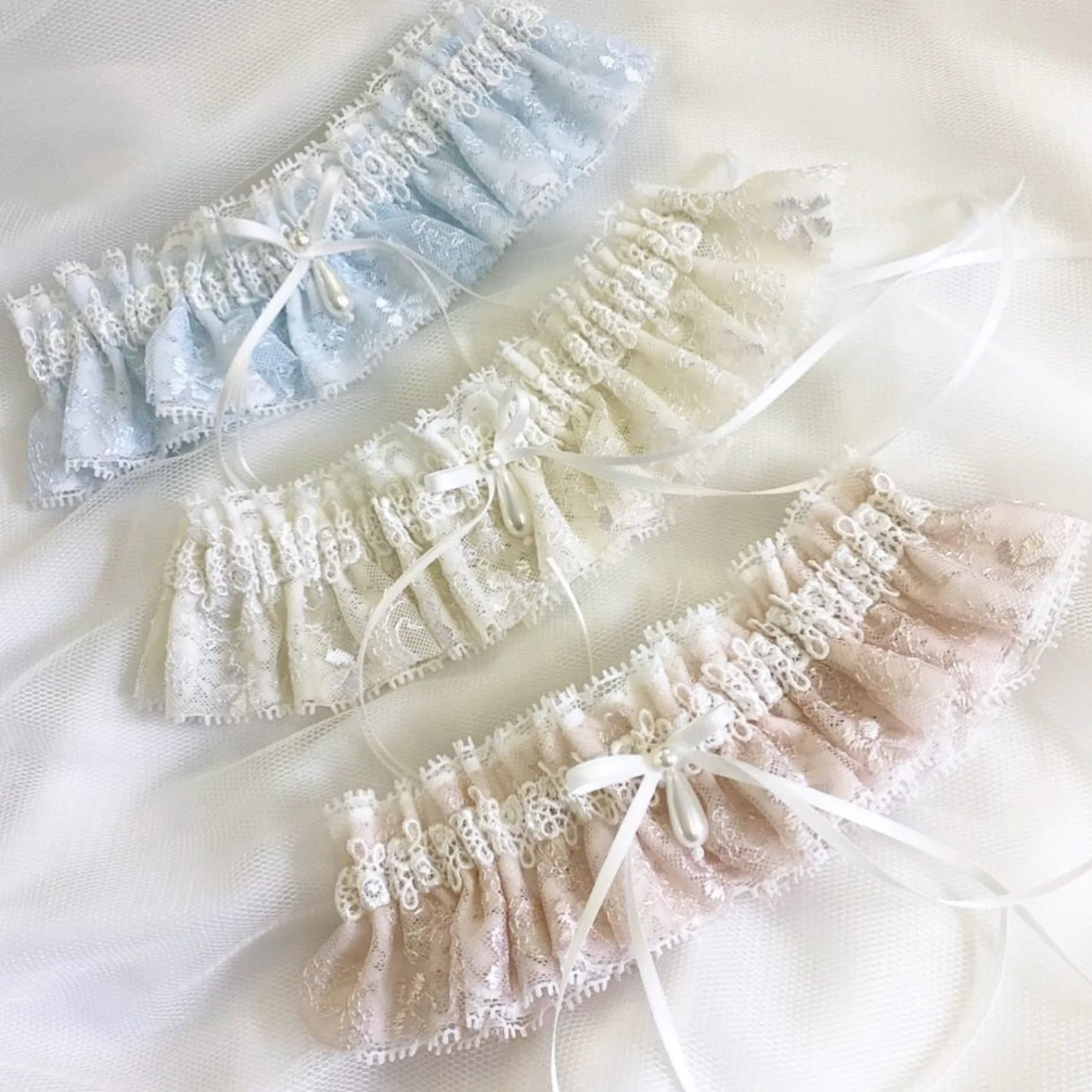 Boudoir Couture Chantilly Elfenbein Floral Spitze Braut Strumpfband mit Perle Droplet* Geschenke Für Die Braut | Strumpfbänder Für Bräute