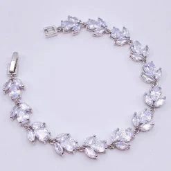 Lace & Favour Chelsea Leaf und Teardrop Kristall Hochzeitsarmband* Silberner Abschlussball-schmuck | Prom Armbänder