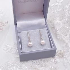 Lace & Favour Chloe Zierliche Perlentropfen-Ohrringe* Geschenke Für Brautjungfern | Perlen-hochzeitsschmuck