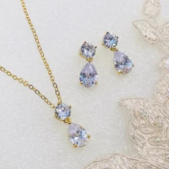 Lace & Favour Cleo Gold Teardrop Cubic Zirkonia Hochzeit Schmuck Set* Goldener Abschlussball-schmuck | Abschlussball-schmuck-sets