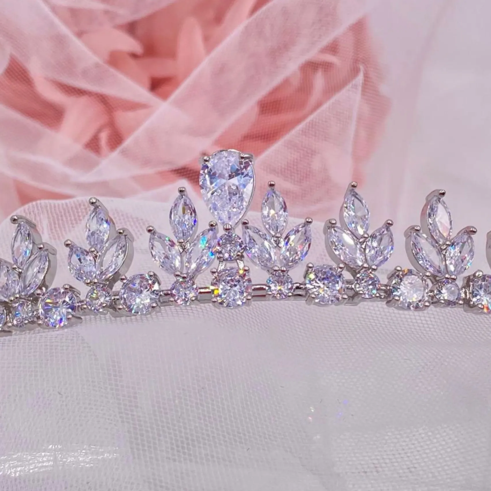 Lace & Favour Dekadenz Low Cubic Zirkonia Blätter Hochzeit Tiara* Abschlussball-haarbänder & Tiaras | Haarschmuck Aus Kristall