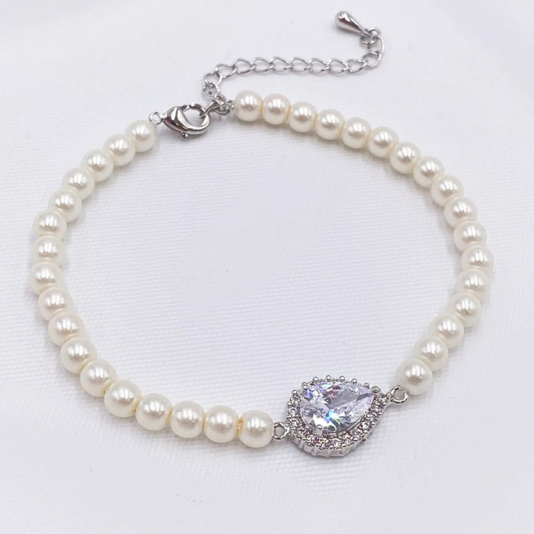 Lace & Favour Desiree Chic Perlen-Hochzeitsarmband (Silber)* Geschenke Für Die Braut | Perlen-hochzeitsschmuck