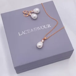 Lace & Favour Dolci Rose Gold Kristall und Teardrop Perle Brautschmuck Set* Geschenke Für Brautjungfern | Geschenke Für Die Braut