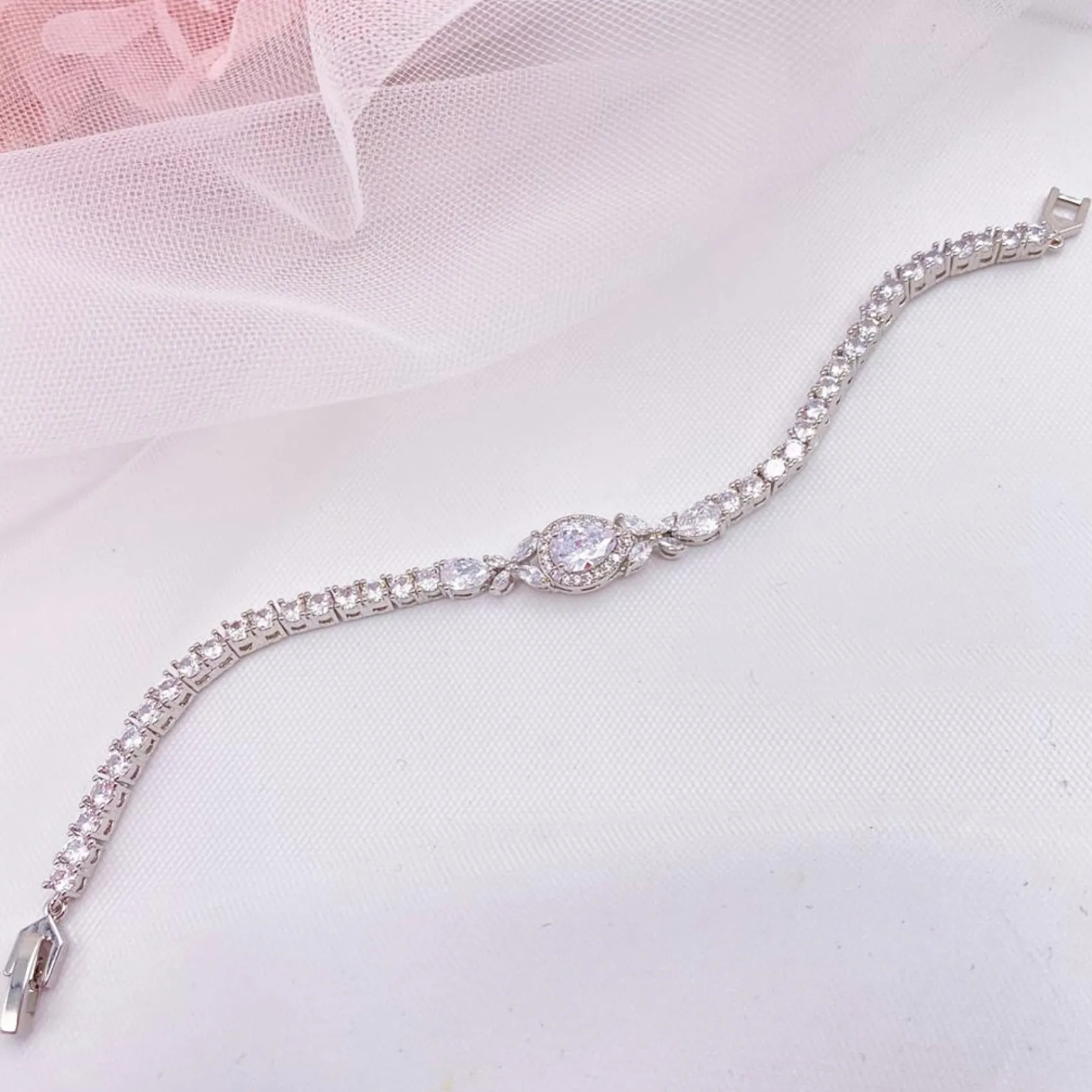 Lace & Favour Dorchester Vintage inspiriertes Kristall Hochzeitsarmband* Silberner Abschlussball-schmuck | Prom Armbänder