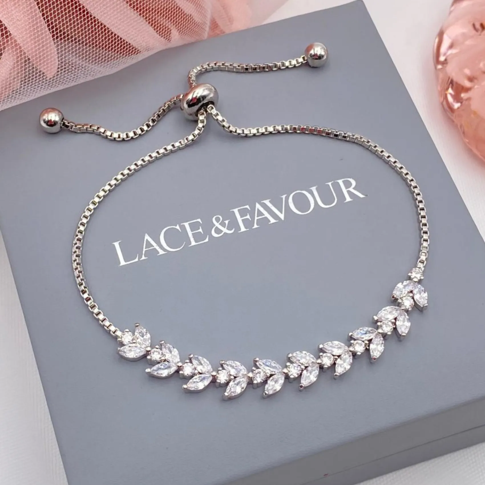 Lace & Favour Dotty Silver Crystal Leaves Verstellbares Armband* Silberner Abschlussball-schmuck | Prom Armbänder