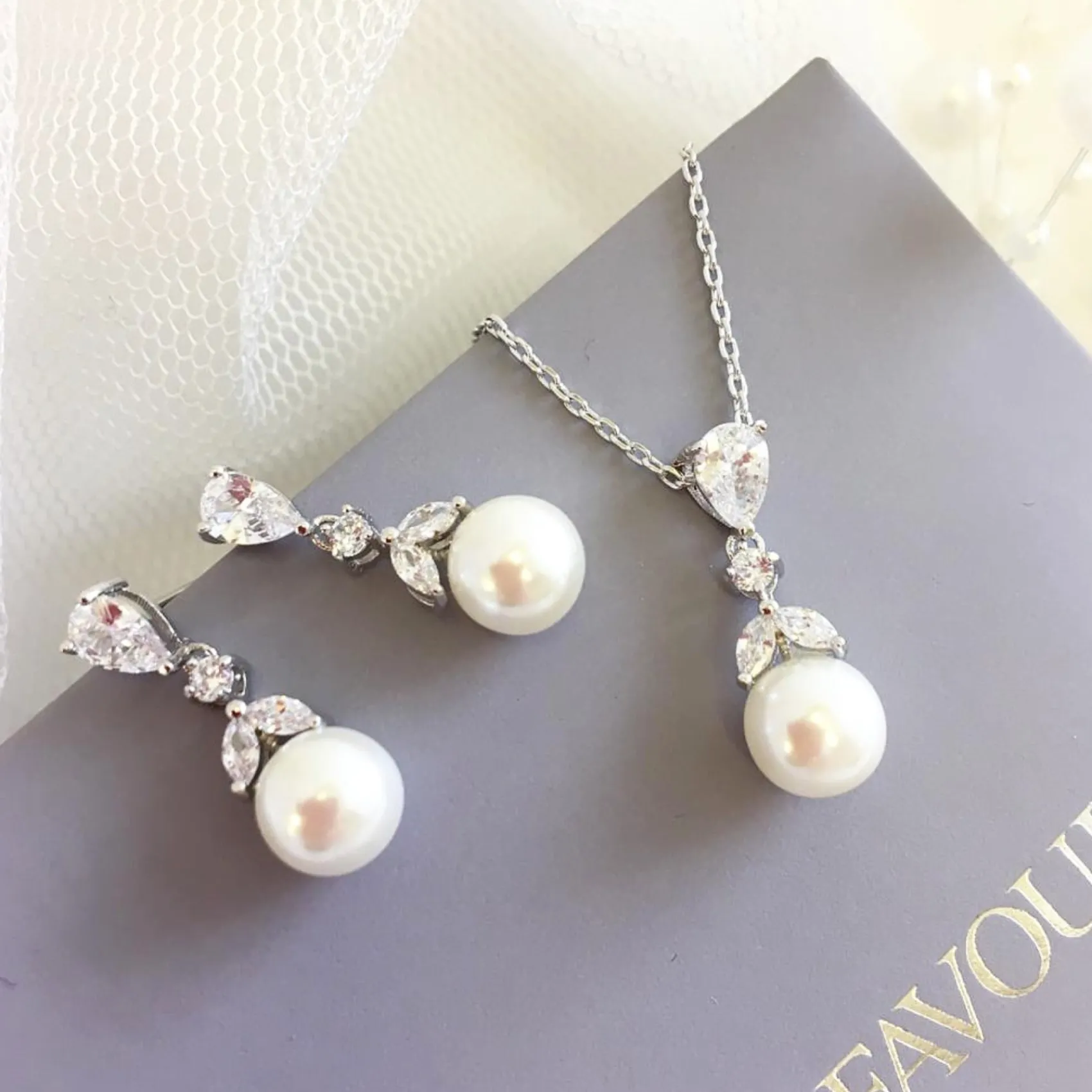 Lace & Favour Elegance Kristall und Perle Hochzeit Ohrringe* Geschenke Für Brautjungfern | Geschenke Für Die Braut