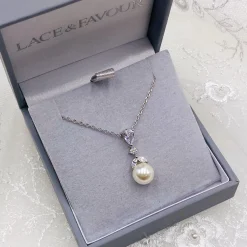 Lace & Favour Elegance Kristall und Perle Hochzeit Anhänger Halskette* Perlen-hochzeitsschmuck | Silberner Hochzeitsschmuck