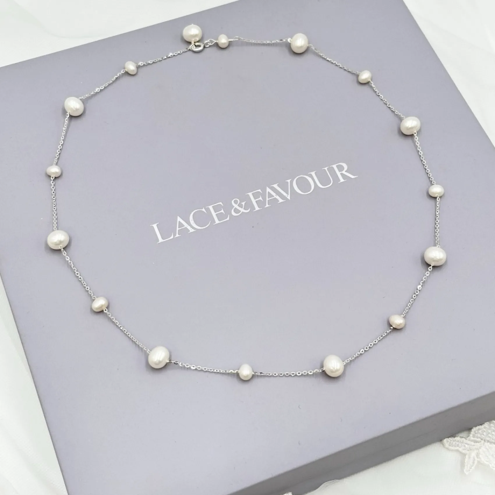 Lace & Favour Elenoa Zierliche Perlenkette Halskette* Perlen-hochzeitsschmuck | Silberner Hochzeitsschmuck