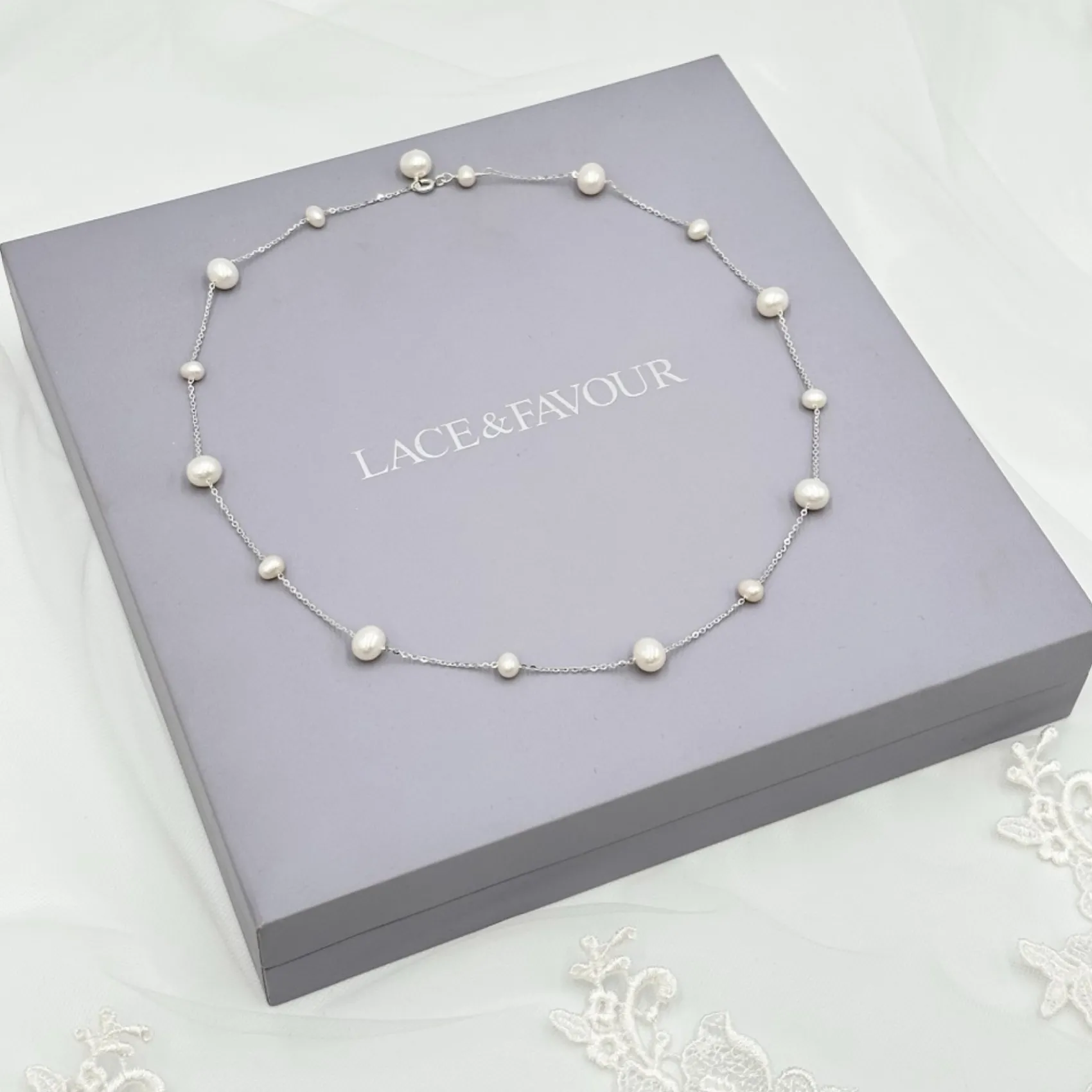 Lace & Favour Elenoa Zierliche Perlenkette Halskette* Perlen-hochzeitsschmuck | Silberner Hochzeitsschmuck