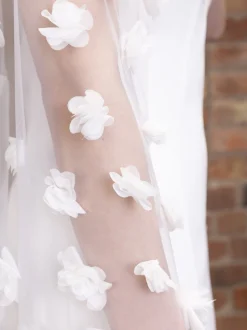 Perfect Bridal Elfenbein Einstöckiger 3D Blumen Kathedrale Brautschleier | L&F* Einstufige Schleier | Kapelle Länge & Kathedrale Schleier