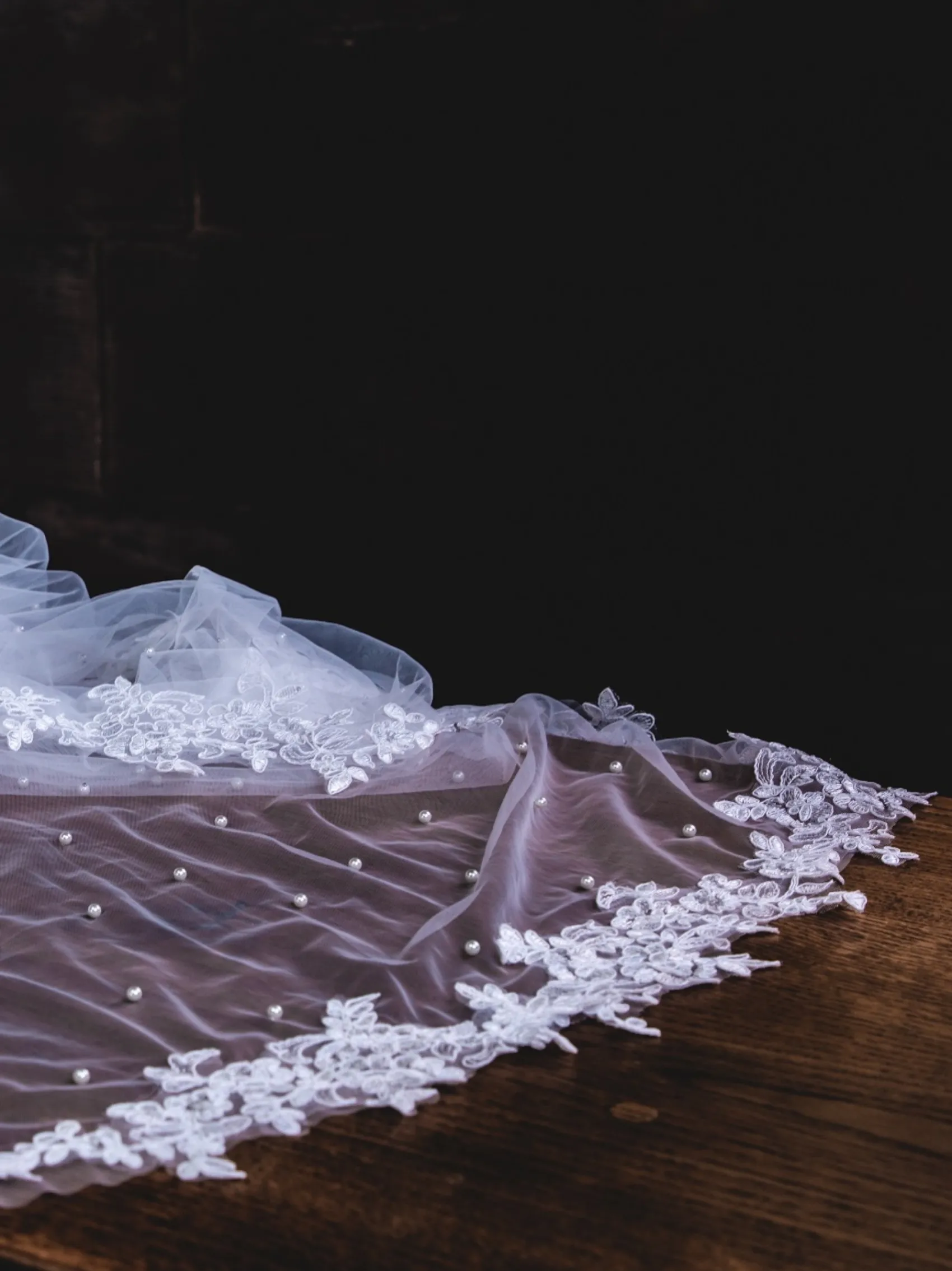 Perfect Bridal Elfenbeinfarbener einstufiger Perlenschleier in Walzerlänge mit floraler Spitzenkante* Einstufige Schleier | Schleier In Walzerlänge