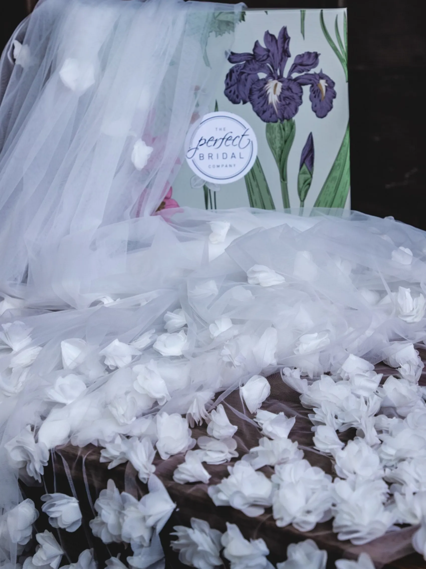 Perfect Bridal Elfenbeinfarbener einstufiger stark verzierter 3D Blumen Schleier in Walzerlänge* Einstufige Schleier | Schleier In Walzerlänge